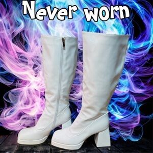 🔥 Kirliner White Patent Knee-High Block Heel Boots – NEVER WORN – Size 10